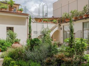 Clara - Terrace Apartment Among Lemon Trees