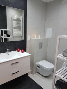 City Spot - Modern 70m2 Apartment with Balcony near Magnolia and Center
