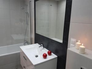 City Spot - Modern 70m2 Apartment with Balcony near Magnolia and Center