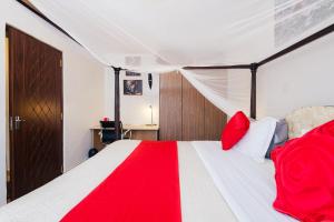 Chic City Apt with attached Private Bath 5km toUN
