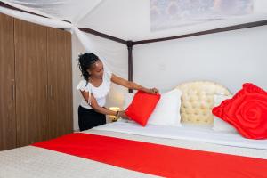 Chic City Apt with attached Private Bath 5km toUN