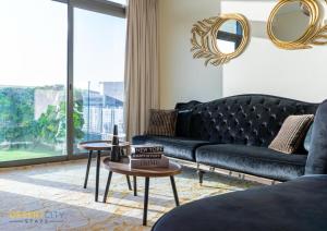 Modern 1BR Near Downtown Dubai Hosted by Desert City Stays