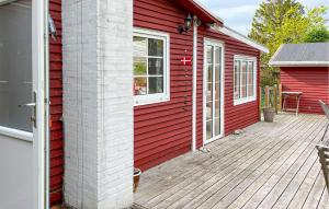 Beautiful Home In Hadsund With Wifi