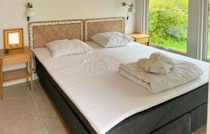 Beautiful Home In Hadsund With Wifi