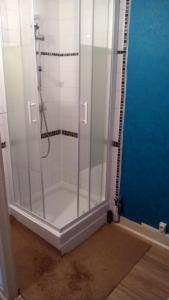 Independent Studio Kitchen & Shower Free Parking