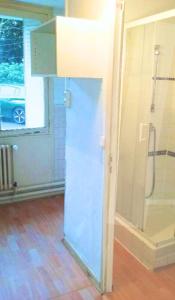 Independent Studio Kitchen & Shower Free Parking