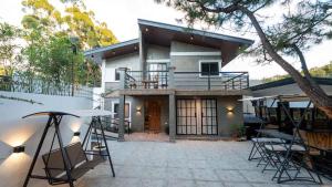 Spacious Mountain Home with Private Pool in Tanay