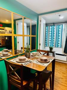 Cozy 2BR Loft in EDSA with Rooftop Pool
