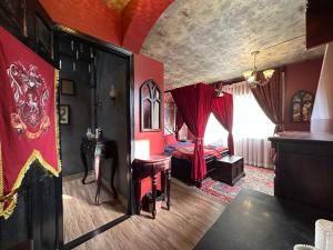 The Hidden Wizards - The Boutiques House Nearly Bùi Viện Walking street