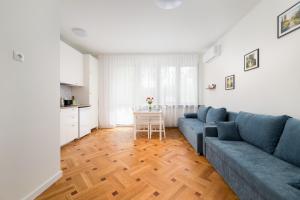 Metro Służew Apartments by BookingHost