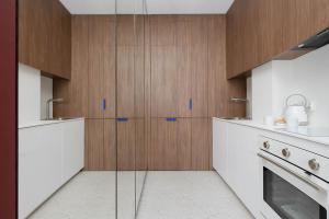 Exceptional Apartment with Balcony in City Center by Noclegi Renters