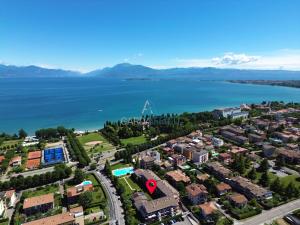 Garda Lite 40 - Terrazza, piscina e scorci sul lago