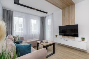 Cozy Apartment with Balcony Close to the Beach by Noclegi Renters