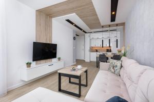 Cozy Apartment with Balcony Close to the Beach by Noclegi Renters
