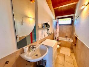 BILO MOLINI nuovo con terrazza e aria condizionata in residence con piscina