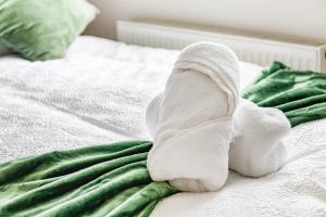 Nottingham City Hospital, Contractor & Family Accommodation, Sleeps 9, Free Parking on street