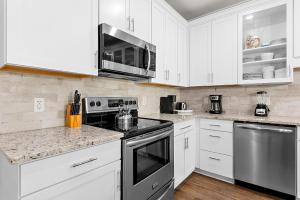 Driftwood Townhomes #1- Beachwaves