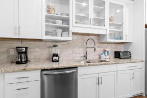 Driftwood Townhomes #1- Beachwaves