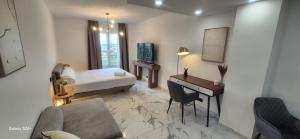Elegant room in Alicante - AC, Wifi & Comfort