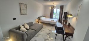 Elegant room in Alicante - AC, Wifi & Comfort