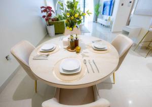 Chic 1BR in Bay Residences with Ultimate Coastal Living