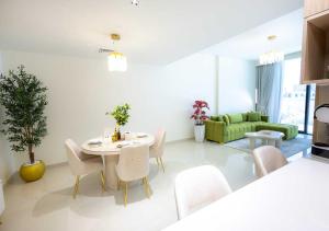Chic 1BR in Bay Residences with Ultimate Coastal Living