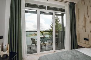 Aparthotel "Mayak Yablunytsia"