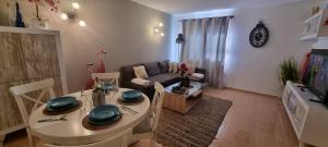 Frangipani - Apartment with Terrace & Shared Pool
