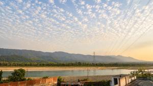 Advaitam Ganga & Hill View Homestay by the Ganges Ghat - Luxury 3 BHK