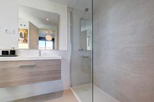 006 Modern 3 Bed Calanova Golf Apartment