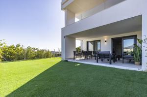 Modern 3 Bed Calanova Golf Apartment