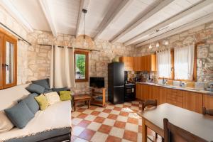Botonis Houses - Modern Villas, Timeless Beauty