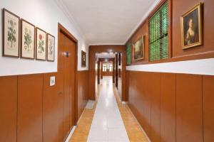 FabHotel Crown 15 - Noida Sector-15 Metro Station