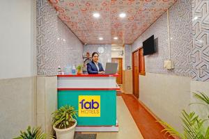 FabHotel Crown 15 - Noida Sector-15 Metro Station