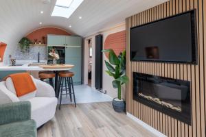 Avalon 2-Bed 2-Ensuite Luxury Pod with Hot Tub