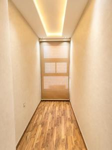 Modern Apt, Private Parking, Fast WiFi & Elevator