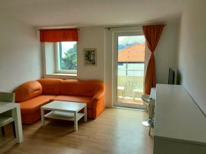 Apartments Eis