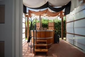 Rifugio diVino Dormire in una botte - Wine Barrel stay near Rome