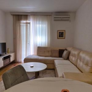 Bright & Spacious Apartment Budva