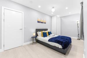 Convenient 1BR Flat with Kitchen Perfect for Two!