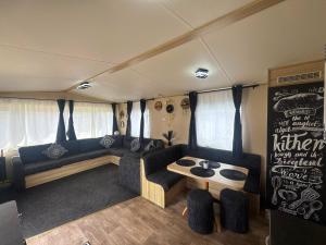 Fluffy Caravan Sleeps 4 Pet-Friendly