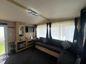 Fluffy Caravan Sleeps 4 Pet-Friendly