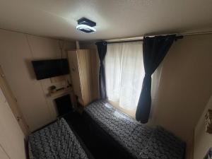 Fluffy Caravan Sleeps 4 Pet-Friendly