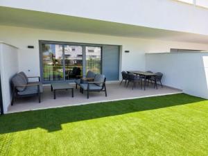Pool - 3 min to Beach - FREE Parking - Fenced Yard