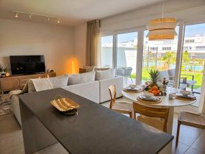 Pool - 3 min to Beach - FREE Parking - Fenced Yard