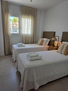 Pool - 3 min to Beach - FREE Parking - Fenced Yard