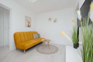 Stylish Two-Bedroom Apartment with Balcony in Warsaw by Noclegi Renters