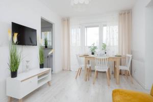 Stylish Two-Bedroom Apartment with Balcony in Warsaw by Noclegi Renters
