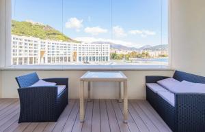 Crescent Luxury Retreat - Seafront Apartment Scala B