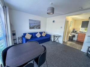 Lovely 5 Berth Chalet In The Coastal Village Of Hemsby Ref 18164B